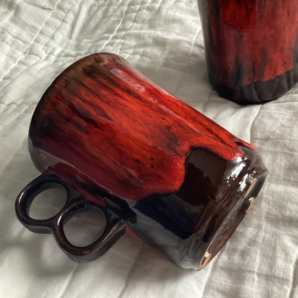 SET OF TWO VINTAGE DRIP GLAZE POTTERY MUGS - Picture 3 of 9